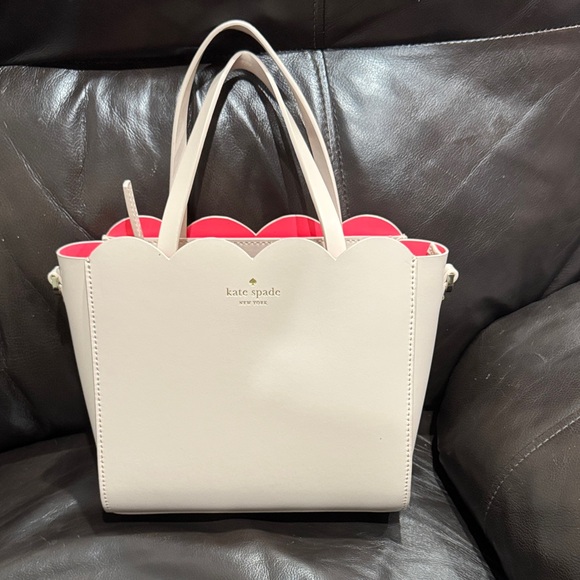 kate spade Handbags - Kate Spade Ivory and Coral Tote